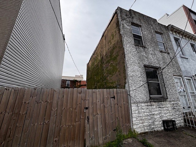 Building Photo - 2643 Jasper St