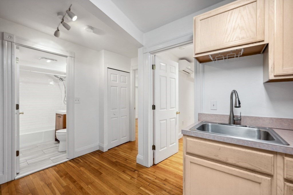 Building Photo - 85 E Brookline St