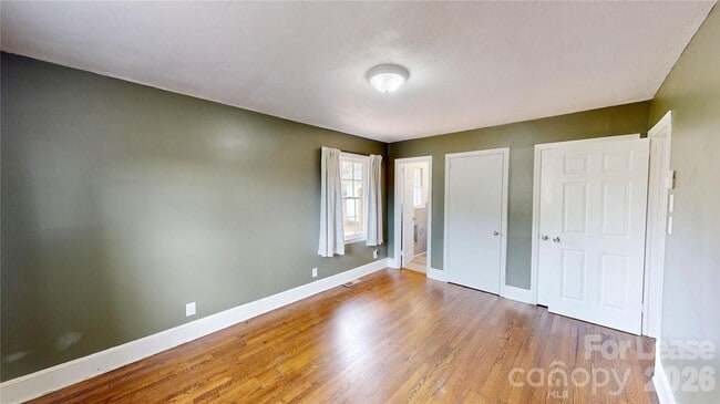 Building Photo - 6821 View Way Dr