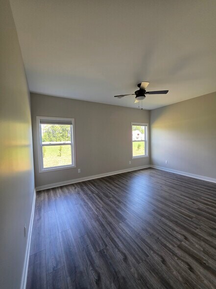 Building Photo - 8436 Oak Shade Cir