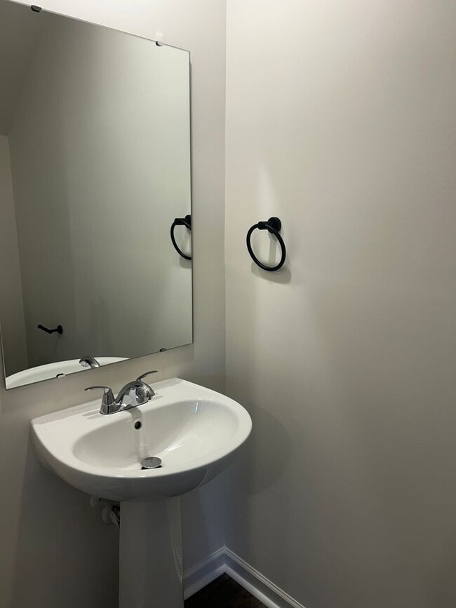 Building Photo - Brand New Townhome in the heart of Newton!