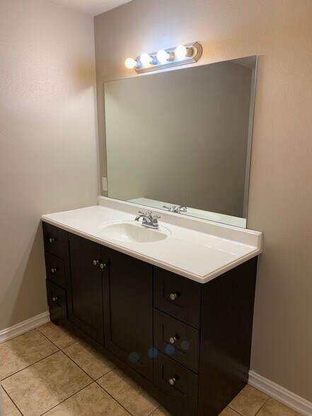 Building Photo - 3406 E Fairmont Pl