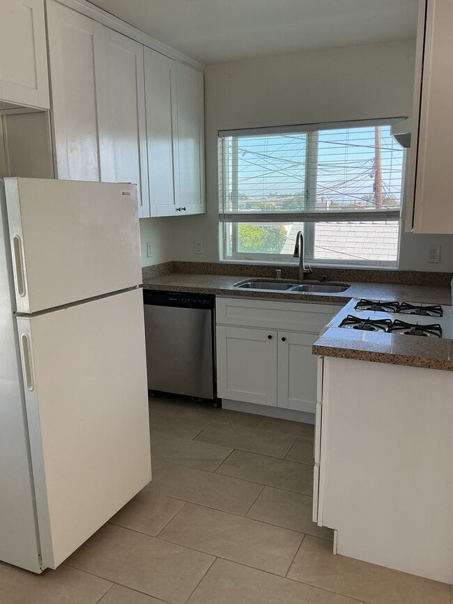Building Photo - 1 bedroom 1 bath unit on 2nd level