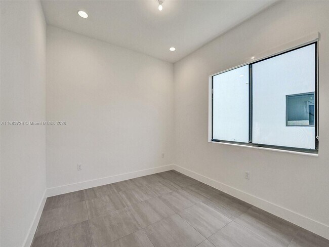 Building Photo - 5736 SW 104th Terrace
