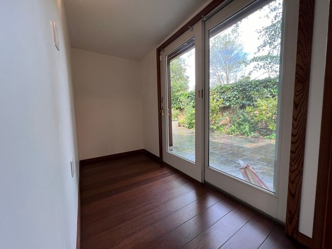 Building Photo - Palo Alto Eichler-style House (3 Beds / 2 ...