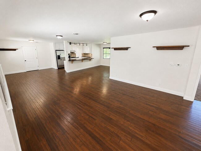 Building Photo - 3682 Bay Ave