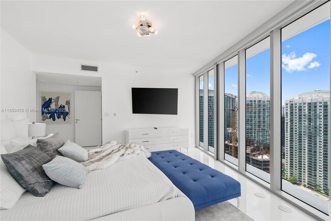 Building Photo - 200 Biscayne Blvd Way