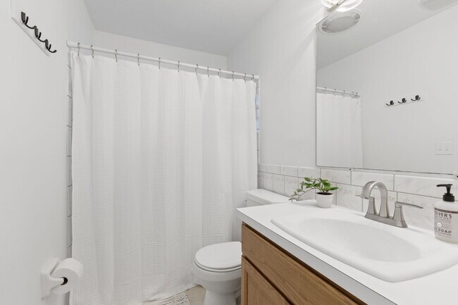 Building Photo - Fully Furnished! Stunning UA Ranch with 3 ...