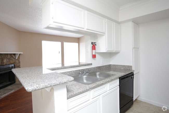 Interior Photo - Falls of Wilcrest