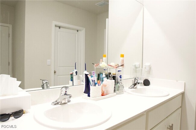 Building Photo - 413 SE 4th St