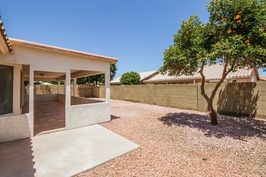 Building Photo - 2216 E Sherri Dr