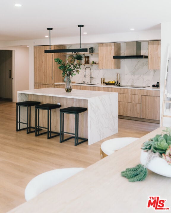 Building Photo - 350 N Palm Dr