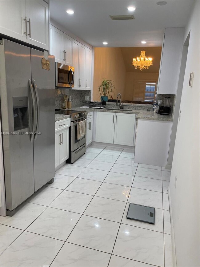 Building Photo - 1625 N 15th Terrace