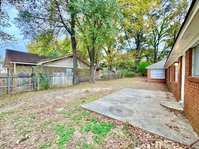 Building Photo - 5334 Craigmont Dr