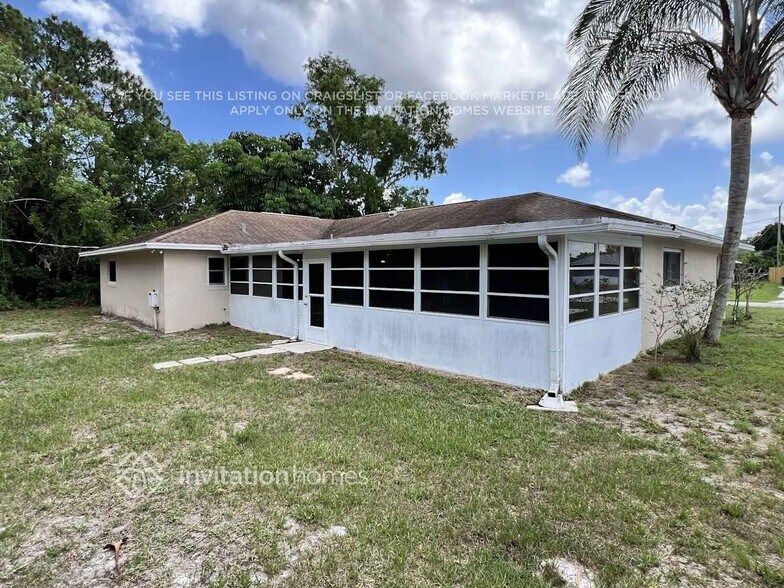 Building Photo - 737 SE Hollahan Ave