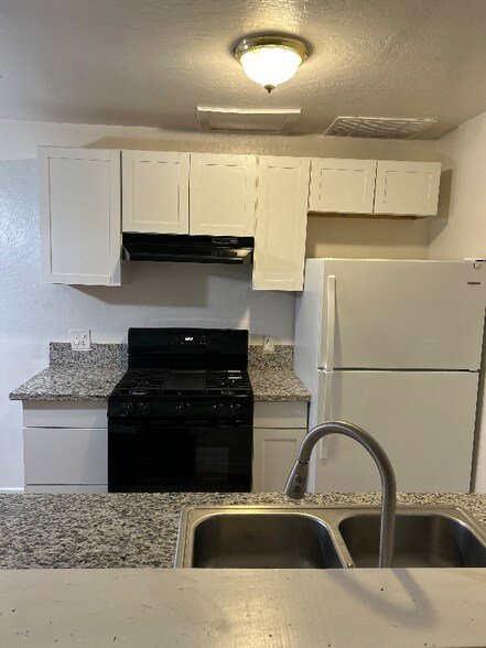 Building Photo - 912 W Cameron St