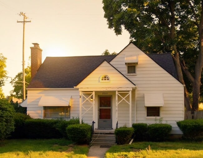 Building Photo - 2201 Windemere Ave