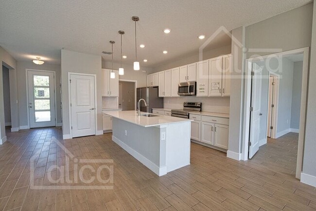 Building Photo - 1610 Rada Ln