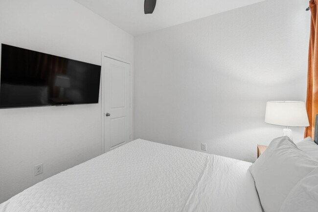 Building Photo - 4015 Casita Mia St