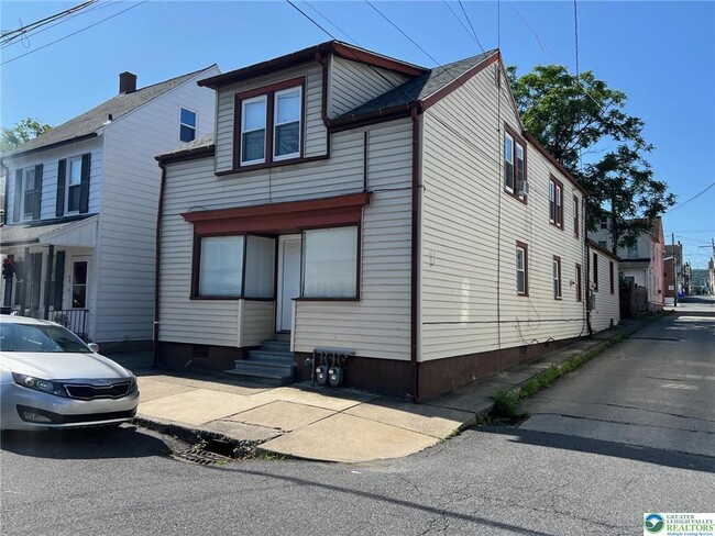 Primary Photo - 62 E Garrison St