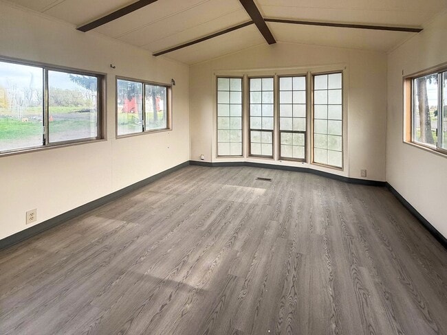 Building Photo - Cozy 2 Bed, 2 Bath Manufactured Home