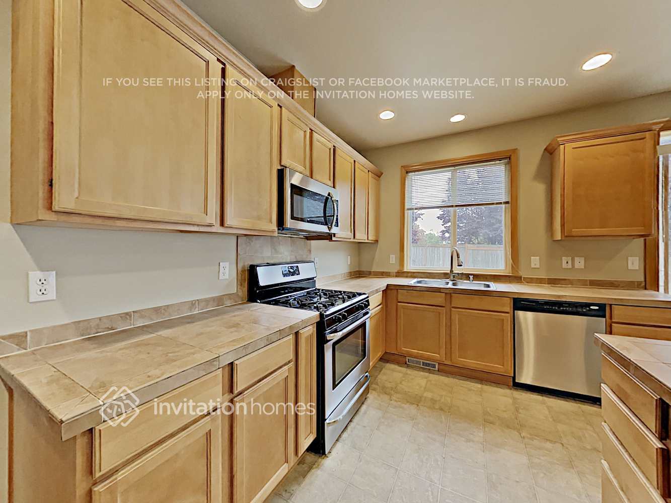 Building Photo - 6704 47th Pl NE