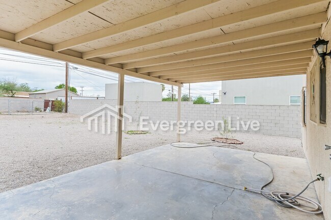 Building Photo - 149 W Lee St