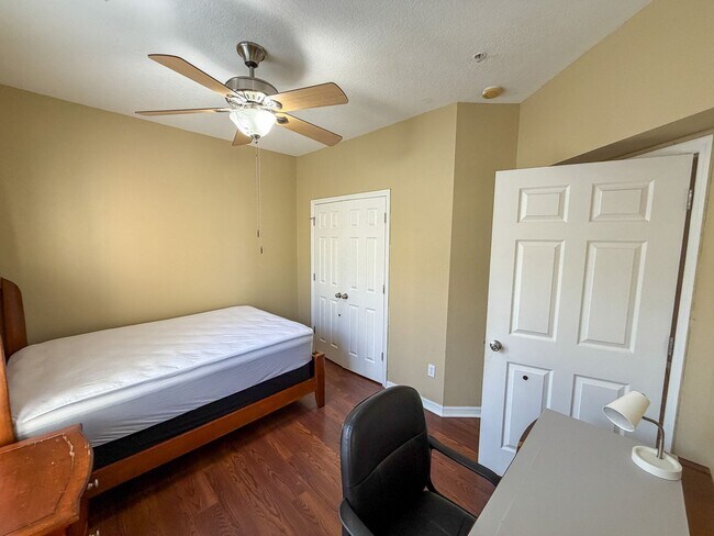 Building Photo - Campus View North #203