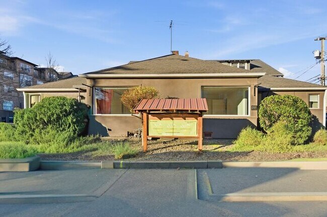 Building Photo - Corner of Character • Rare 2BD Residence at NE 16th & Weidler – Irvington/Lloyd District