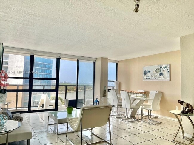 Building Photo - 600 NE 36th St