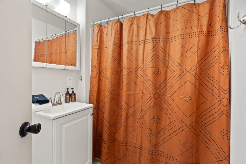 Building Photo - 661 8th Ave E N