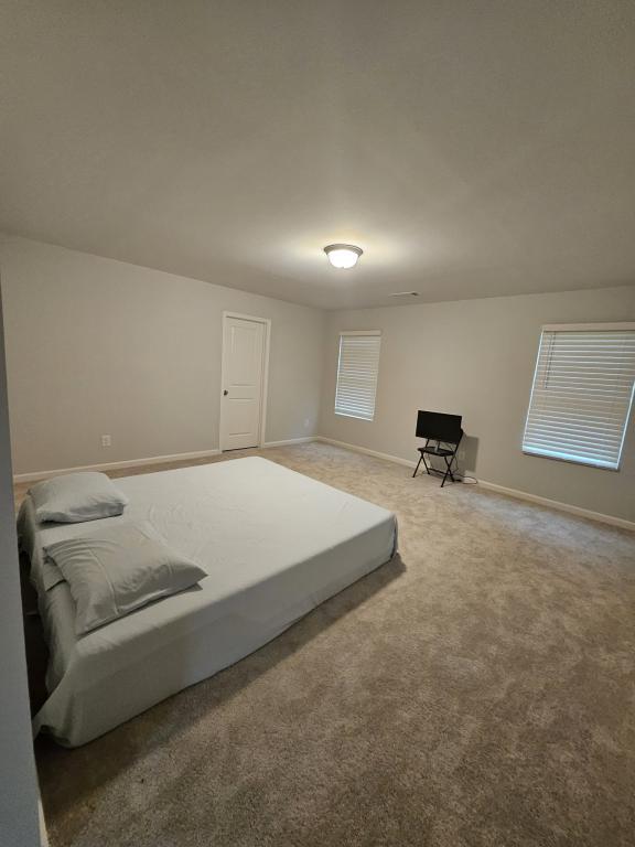Building Photo - 1290 Jordan Brook Dr