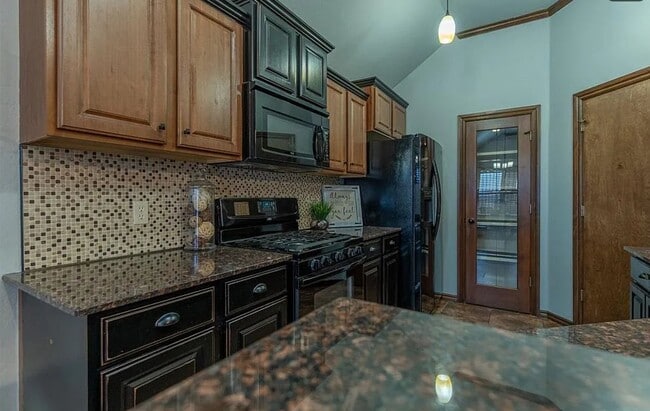 Building Photo - 7504 Meadow Lake Dr
