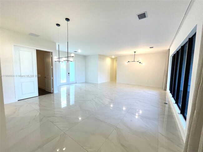 Building Photo - 11181 SW 92nd Ave