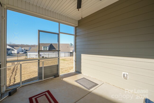 Building Photo - 758 Latrobe Dr