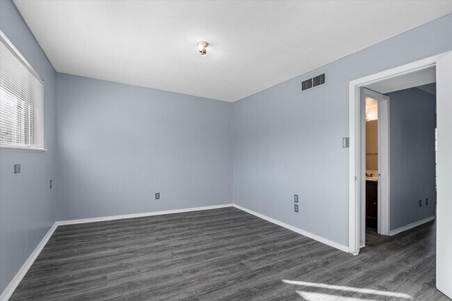 Building Photo - Egan Apartments