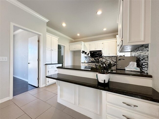 Building Photo - 2812 Eaton Dr