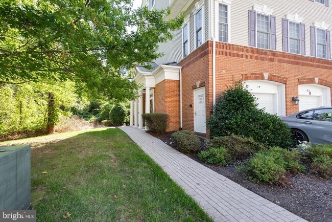 Building Photo - 8975 Harrover Pl