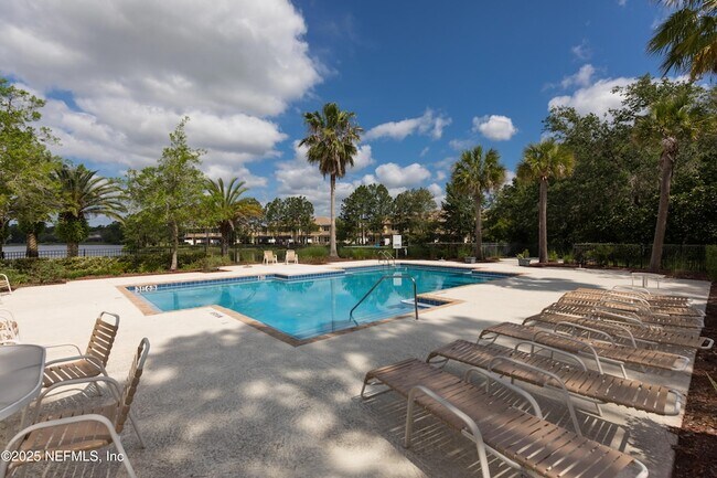 Building Photo - 212 Island Green Dr