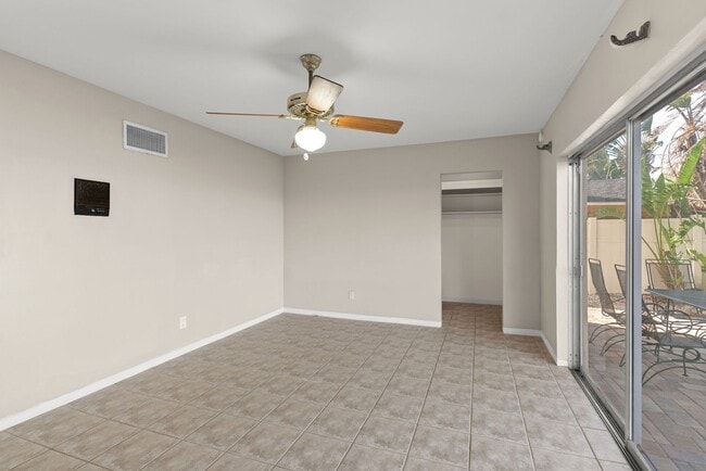 Building Photo - Waterfront 3 Bedroom in Yacht Club Estates