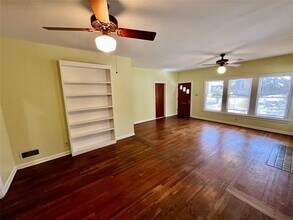 Building Photo - 302 Park Ln