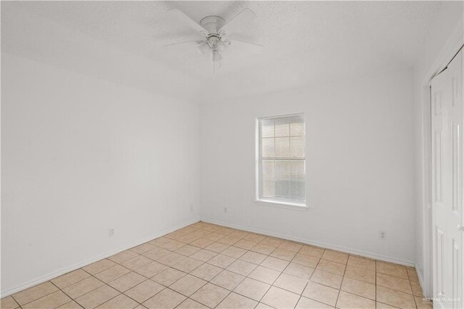 Building Photo - 1219 W Carmen Ave