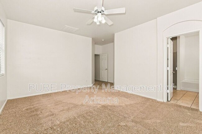 Building Photo - 1136 E Nickleback St