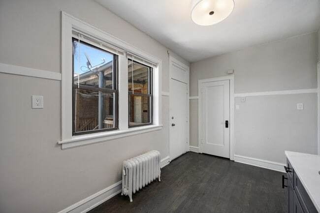 Building Photo - 1206 W 83rd St