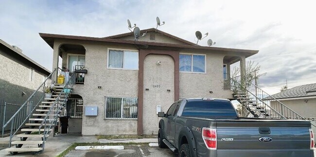 Building Photo - **TWO WEEKS FREE RENT!! ACCEPTS SECTION 8!!** Spacious first floor apartment with large living ro...