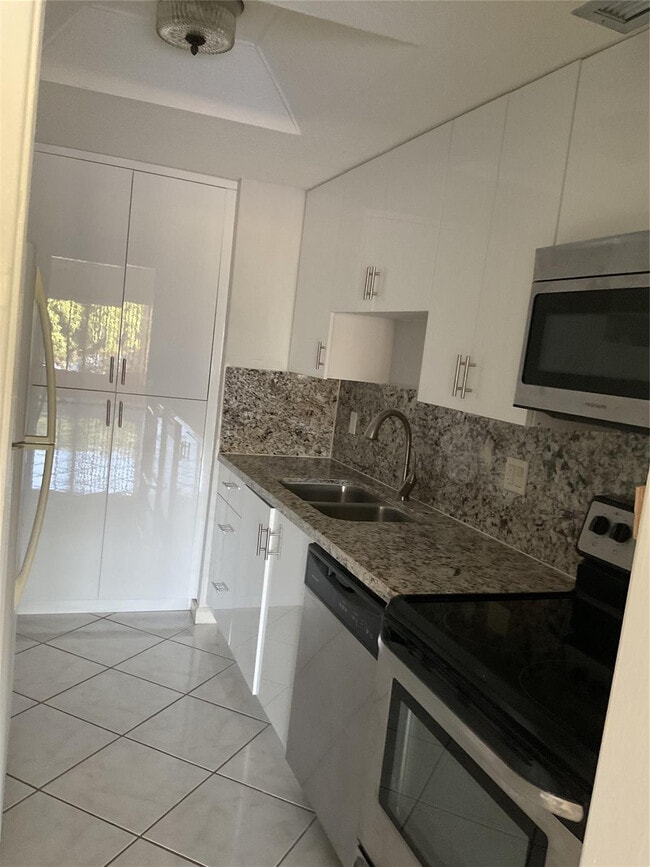 Building Photo - 3363 Spanish Moss Terrace