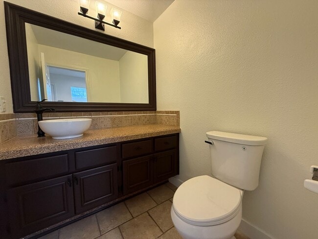 Building Photo - 3-Bedroom Home with Dual Fireplaces, Dual Balconies, and Community Pool in Valencia!