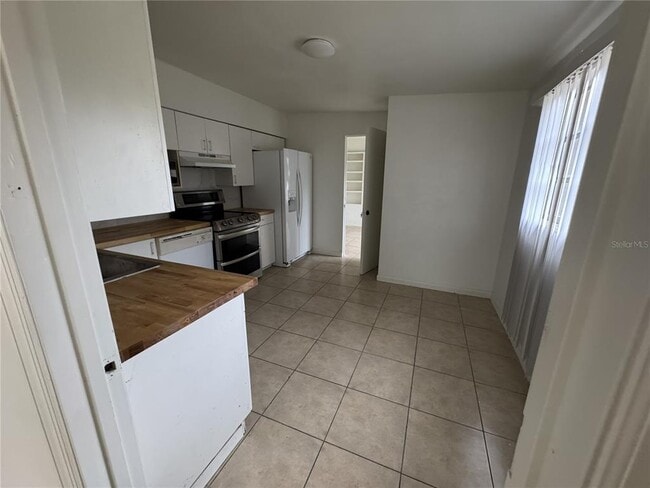 Building Photo - 4680 Royal Palm Ave