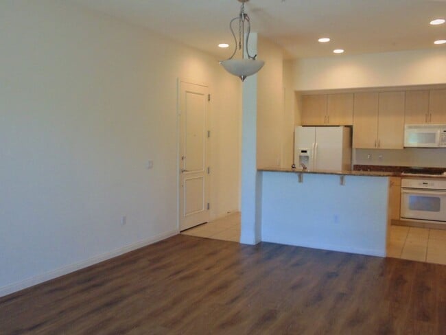 Building Photo - Manhattan Mid Rise Condo-Tile and Laminate-No Carpet