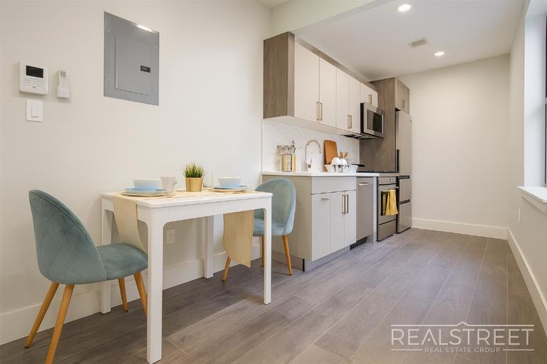 Building Photo - Stunning 1 Bed Near Prospect Park
